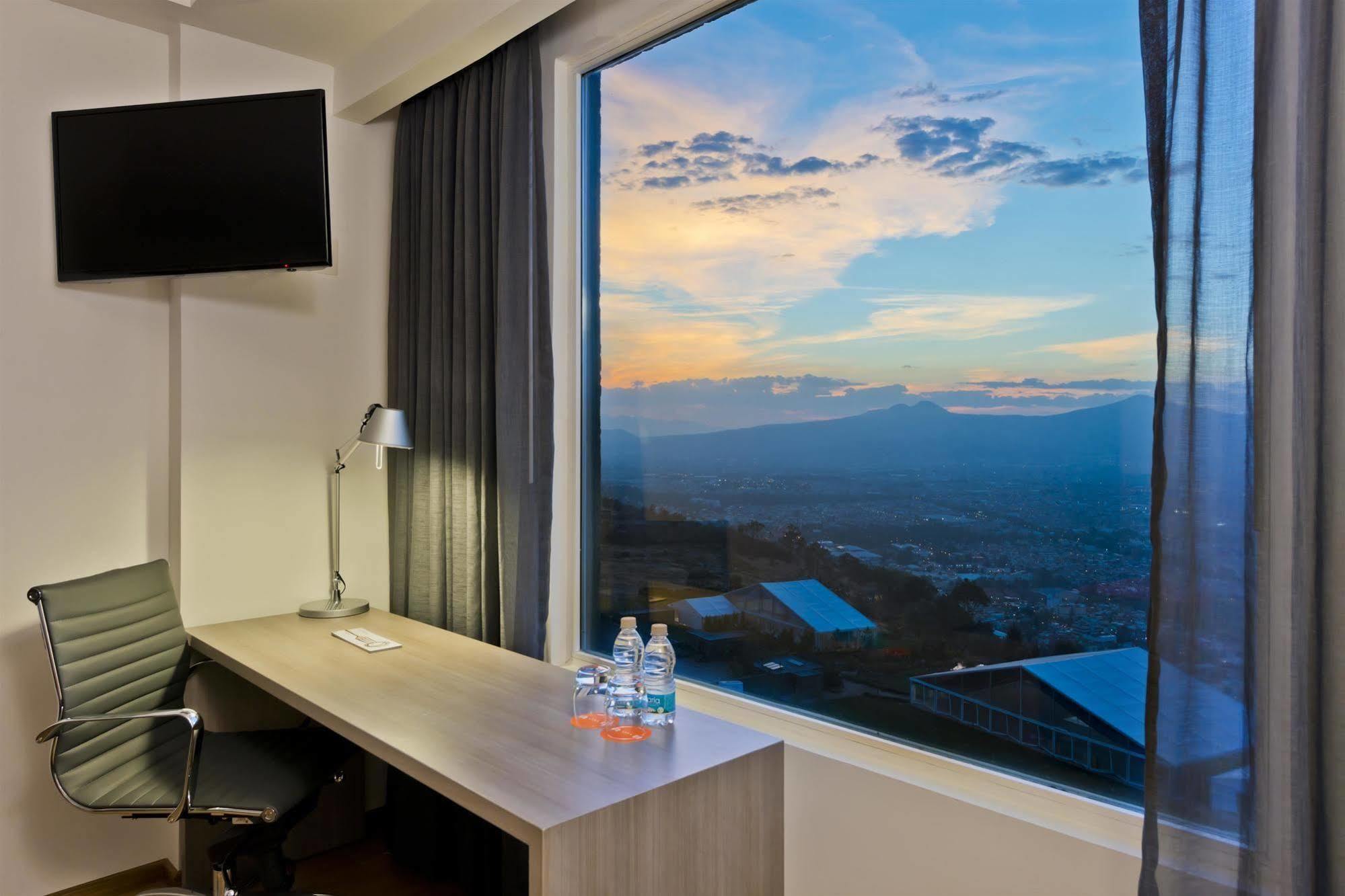 Fiesta Inn Morelia Altozano Exterior photo
